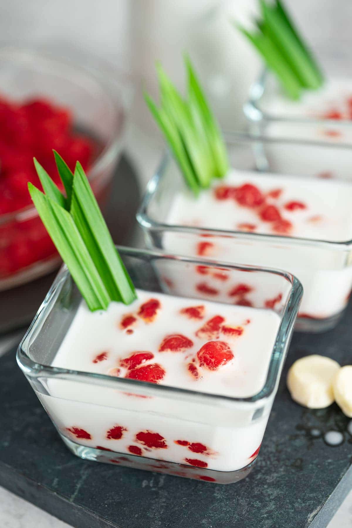 Water Chestnut Rubies in Coconut Milk (2 servings) - ภาพที่ 1
